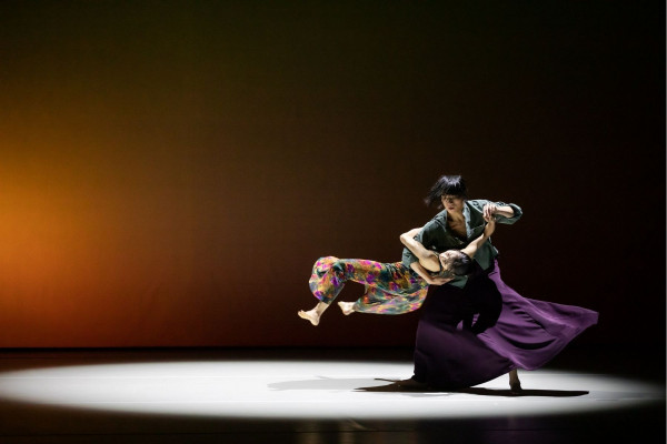 雲門舞集新作《霞》：25位舞者共同創作，映照內心世界