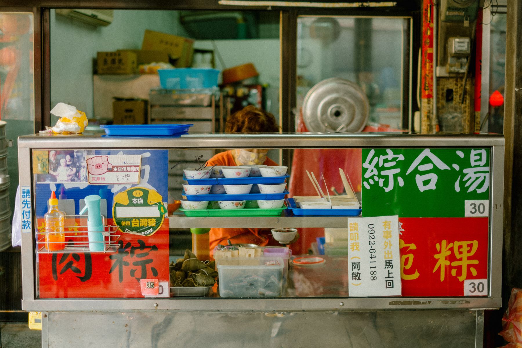 【無名小吃】東市場邊的碗粿：米香、醬醇與小鎮的人情味