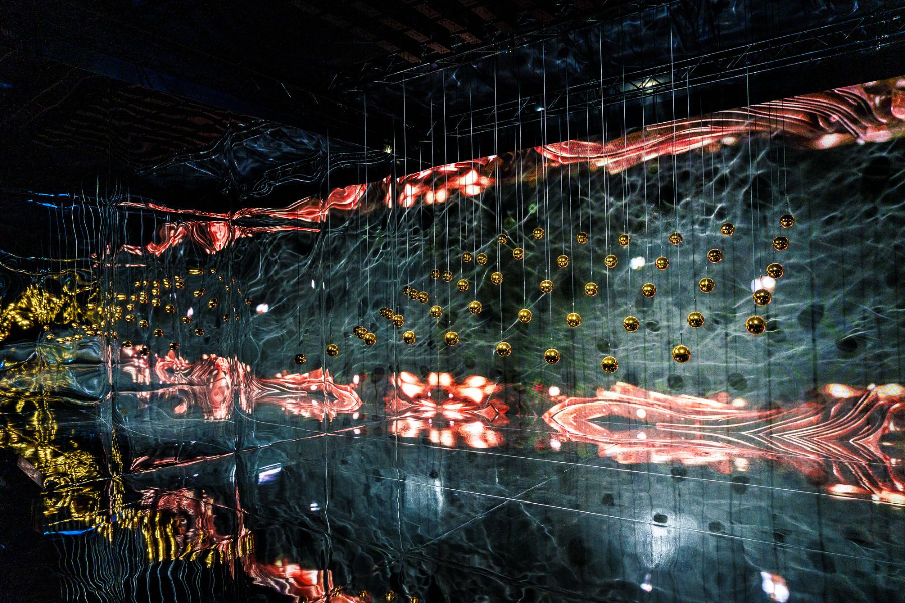 大亞集團「能源藝術展」：金工藝術家李昕，以銅線打造沉浸式工藝空間